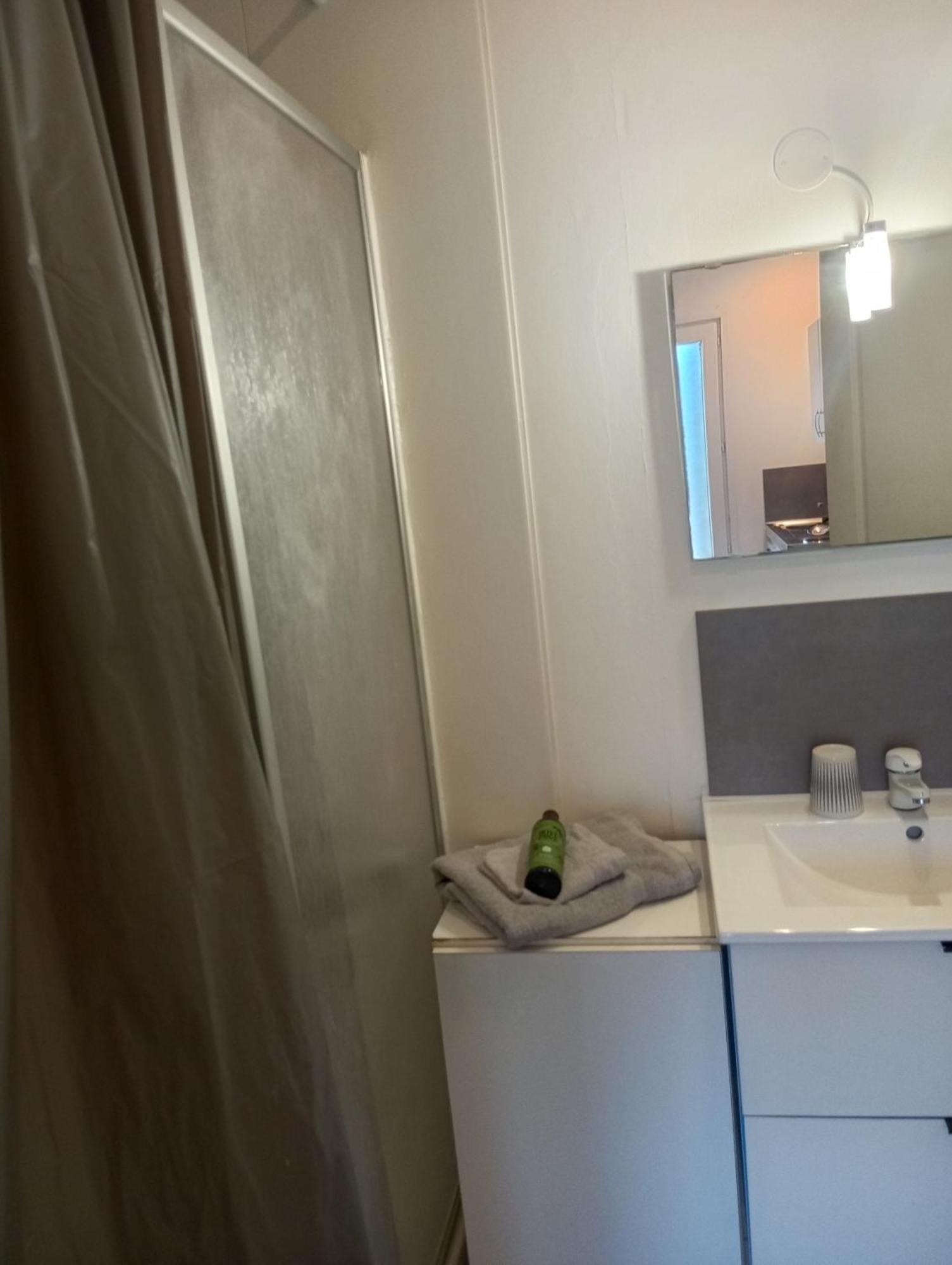 Studio De 14M2 Dans Une Maison Cagnes-sur-Mer Buitenkant foto